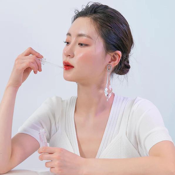 [Official rom&nd Partner] Glasting Water Gloss (2 Colors), Shimmery Finish, Plumping, Glazed Glass Lips, Hydrating & Moisturizing, Korean Lip Gloss, Water Bomb, Shiny & Glowy, Sheer &Transparent, Lip Combo, romand, rom and Lipstick Makeup, k beauty makeup